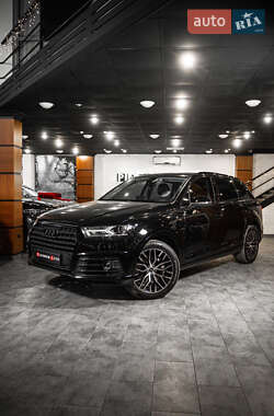 Внедорожник / Кроссовер Audi Q7 2018 в 