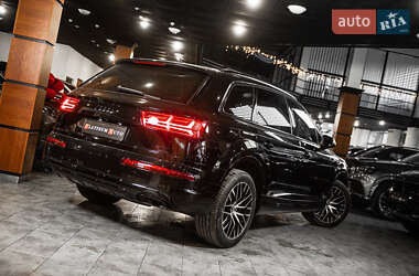 Внедорожник / Кроссовер Audi Q7 2018 в 