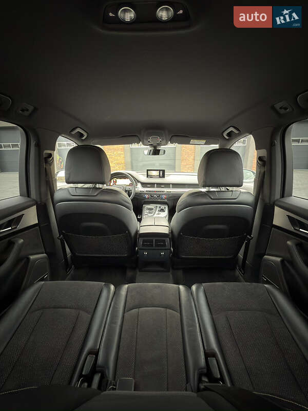 Внедорожник / Кроссовер Audi Q7 2015 в Черновцах
