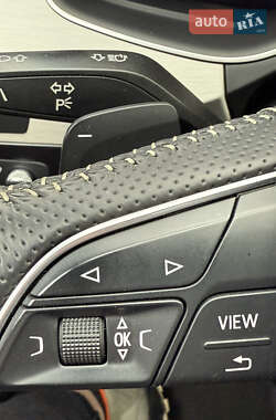Внедорожник / Кроссовер Audi Q7 2015 в 