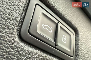Внедорожник / Кроссовер Audi Q7 2015 в 