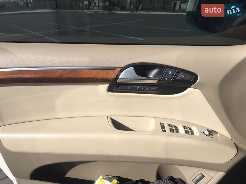 Позашляховик / Кросовер Audi Q7 2015 в Ромнах