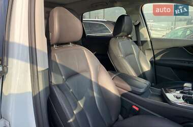 Внедорожник / Кроссовер Audi Q7 2016 в 