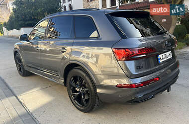 Внедорожник / Кроссовер Audi Q7 2022 в 