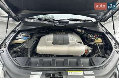 Внедорожник / Кроссовер Audi Q7 2010 в 