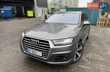 Позашляховик / Кросовер Audi Q7 2015 в 