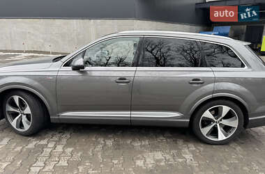 Позашляховик / Кросовер Audi Q7 2015 в 