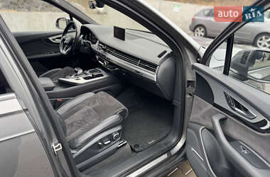 Позашляховик / Кросовер Audi Q7 2015 в 