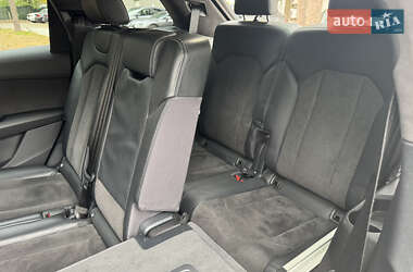 Позашляховик / Кросовер Audi Q7 2015 в 