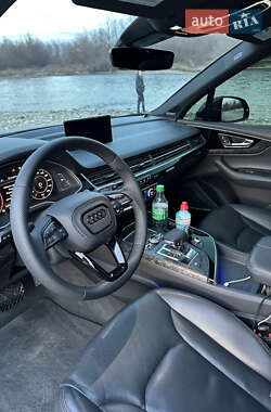 Внедорожник / Кроссовер Audi Q7 2016 в 