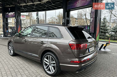 Позашляховик / Кросовер Audi Q7 2016 в 