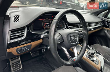 Позашляховик / Кросовер Audi Q7 2016 в 