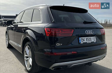 Позашляховик / Кросовер Audi Q7 2017 в Рівному