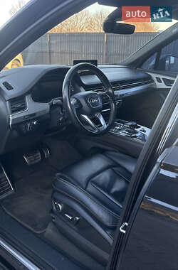 Позашляховик / Кросовер Audi Q7 2016 в 