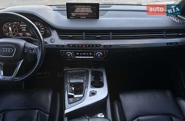 Позашляховик / Кросовер Audi Q7 2016 в 