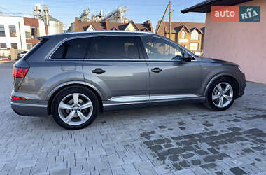 Внедорожник / Кроссовер Audi Q7 2015 в 