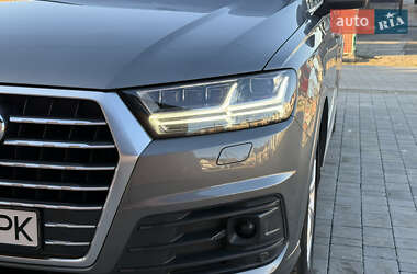 Внедорожник / Кроссовер Audi Q7 2015 в 