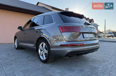 Внедорожник / Кроссовер Audi Q7 2015 в 