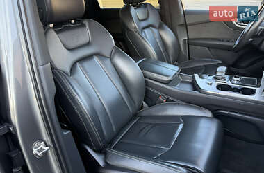 Внедорожник / Кроссовер Audi Q7 2015 в 