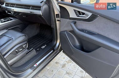 Внедорожник / Кроссовер Audi Q7 2015 в 