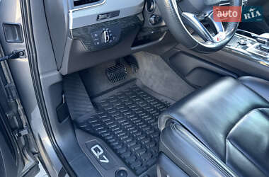Внедорожник / Кроссовер Audi Q7 2015 в 