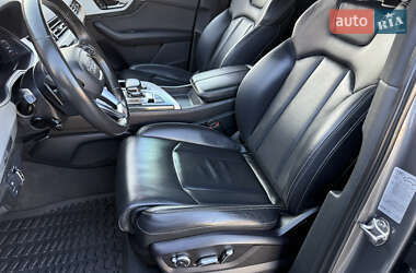 Внедорожник / Кроссовер Audi Q7 2015 в 