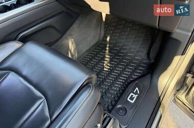 Внедорожник / Кроссовер Audi Q7 2015 в 