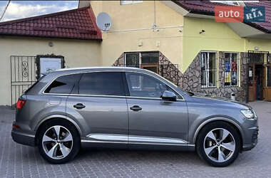 Внедорожник / Кроссовер Audi Q7 2015 в 