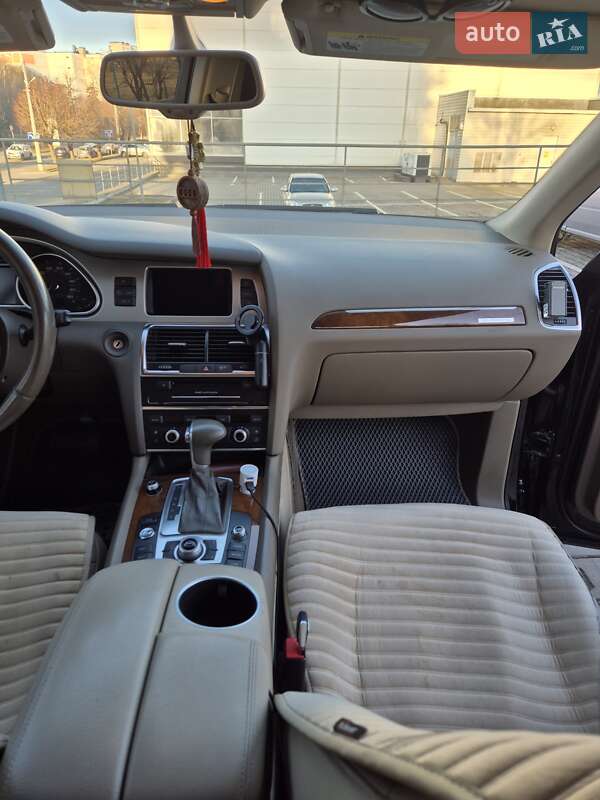Внедорожник / Кроссовер Audi Q7 2013 в Черновцах