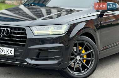 Внедорожник / Кроссовер Audi Q7 2016 в 