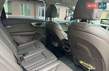 Внедорожник / Кроссовер Audi Q7 2016 в 
