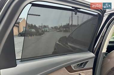 Внедорожник / Кроссовер Audi Q7 2016 в 