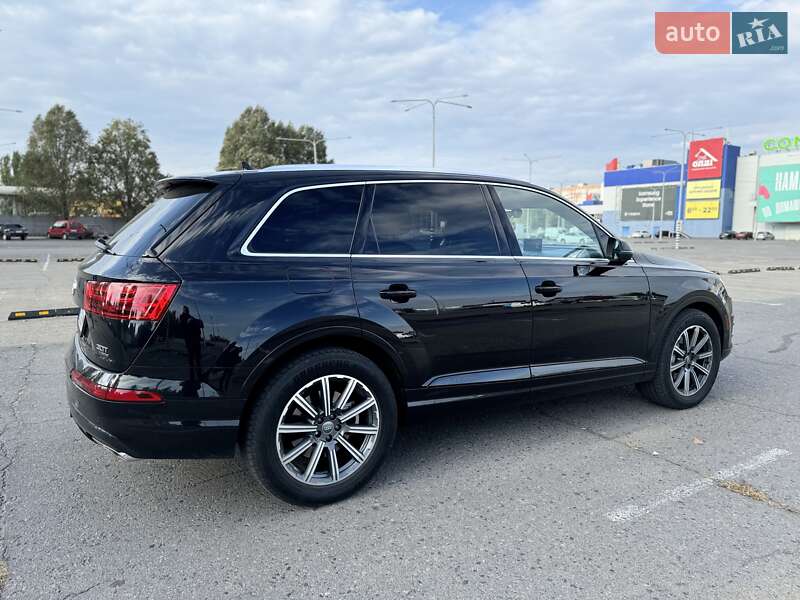 Позашляховик / Кросовер Audi Q7 2017 в Дніпрі