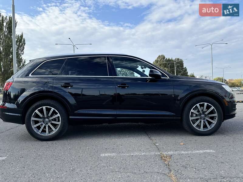 Позашляховик / Кросовер Audi Q7 2017 в Дніпрі