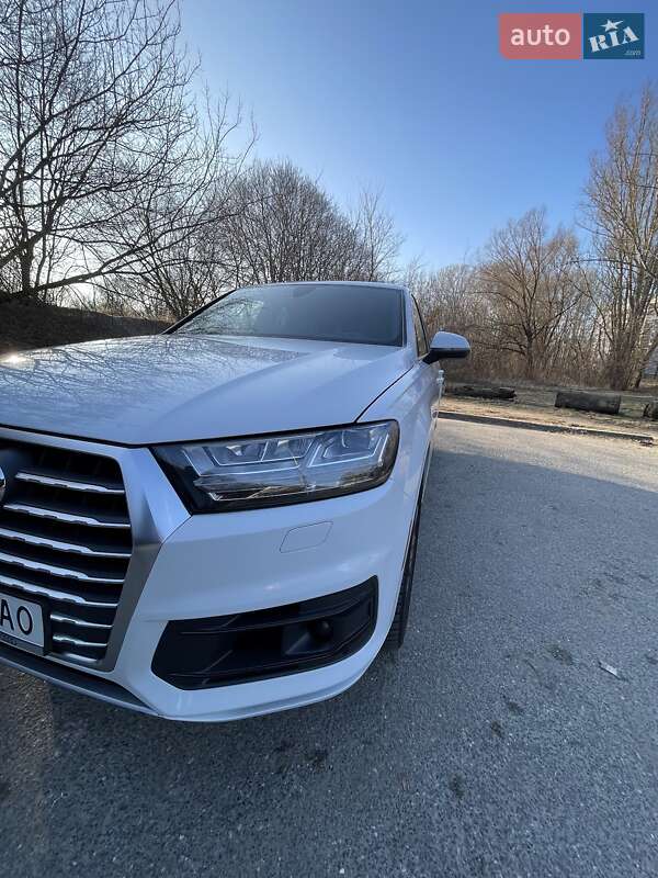 Внедорожник / Кроссовер Audi Q7 2017 в Хмельницком