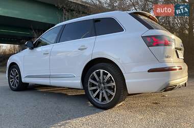 Внедорожник / Кроссовер Audi Q7 2017 в 