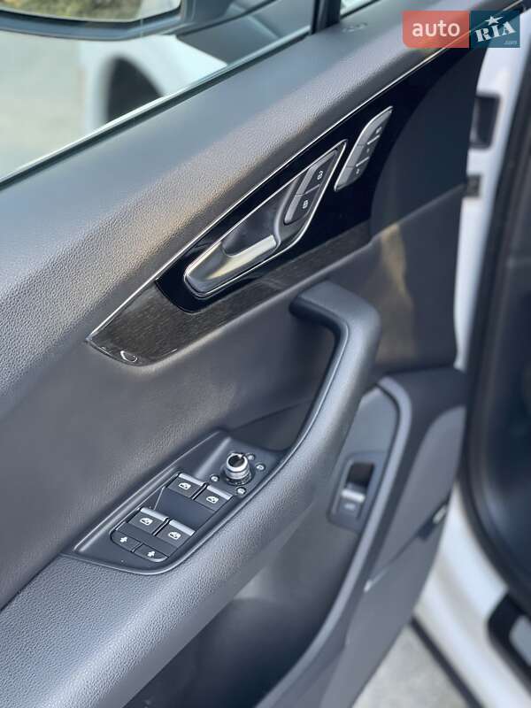 Внедорожник / Кроссовер Audi Q7 2017 в Хмельницком