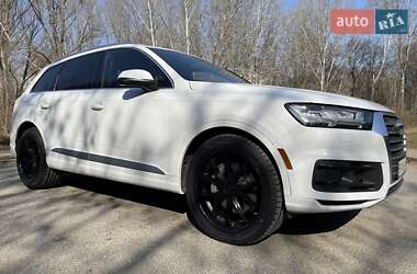 Внедорожник / Кроссовер Audi Q7 2017 в 