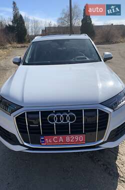 Внедорожник / Кроссовер Audi Q7 2022 в 