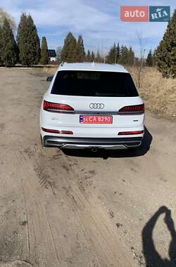 Внедорожник / Кроссовер Audi Q7 2022 в 