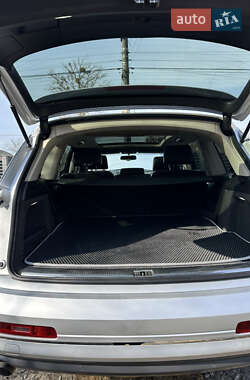 Внедорожник / Кроссовер Audi Q7 2011 в 