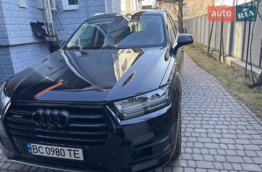 Позашляховик / Кросовер Audi Q7 2018 в 