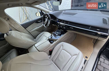 Позашляховик / Кросовер Audi Q7 2018 в 