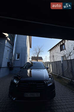 Позашляховик / Кросовер Audi Q7 2018 в 