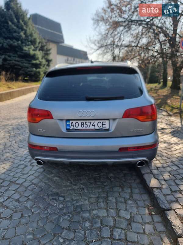 Позашляховик / Кросовер Audi Q7 2006 в Ужгороді