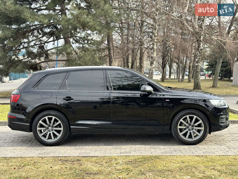 Внедорожник / Кроссовер Audi Q7 2017 в Днепре