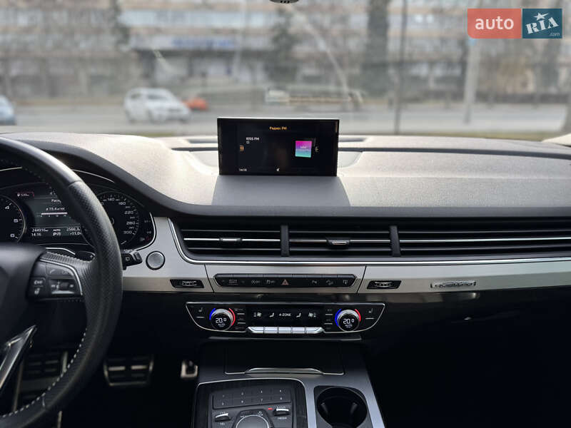 Внедорожник / Кроссовер Audi Q7 2017 в Днепре