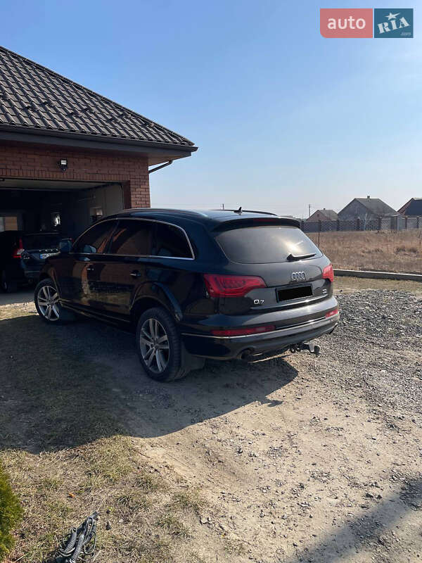 Позашляховик / Кросовер Audi Q7 2012 в Вараші