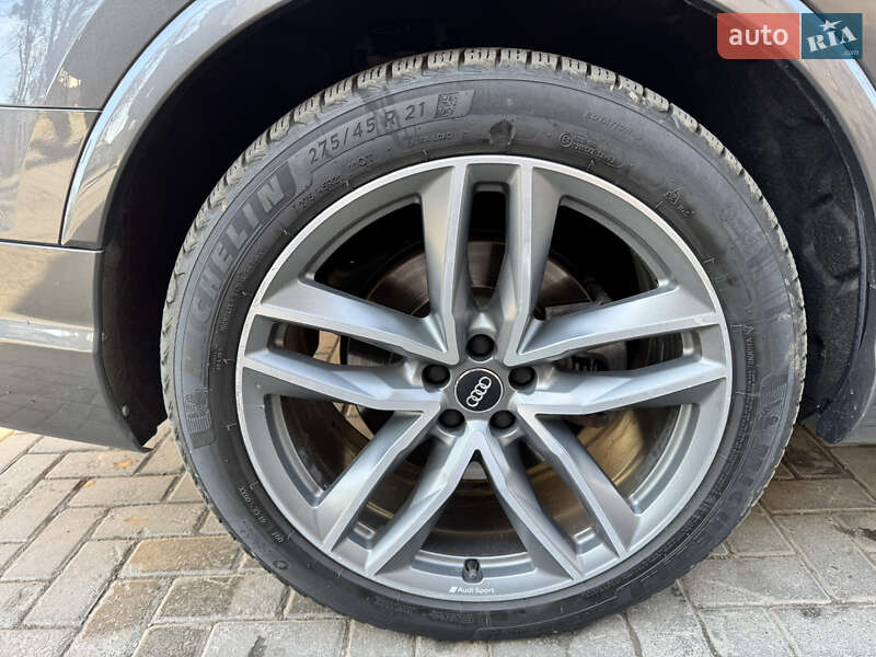 Внедорожник / Кроссовер Audi Q7 2018 в Черновцах