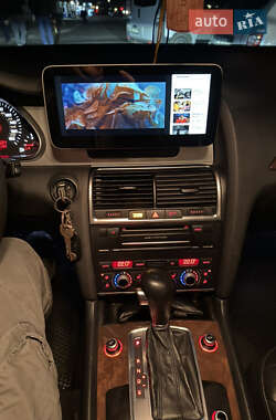 Внедорожник / Кроссовер Audi Q7 2011 в 